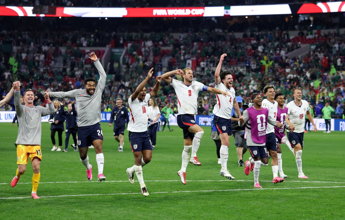 On Kişi Kalan İngiltere, Meksika'yı 3-2 Devirip Çeyrek Finale Yükseldi