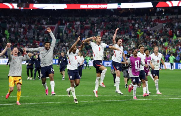 On Kişi Kalan İngiltere, Meksika'yı 3-2 Devirip Çeyrek Finale Yükseldi