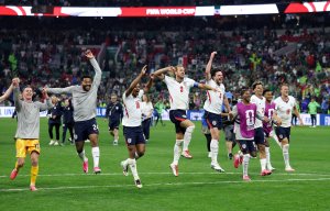 On Kişi Kalan İngiltere, Meksika'yı 3-2 Devirip Çeyrek Finale Yükseldi