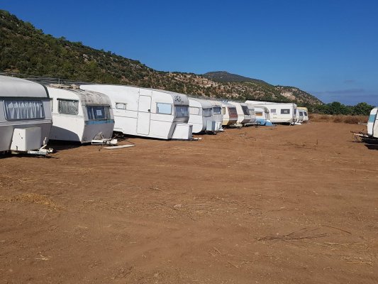 Larnaka Sahilinde Yasadışı Karavanlara Operasyon Devam Ediyor