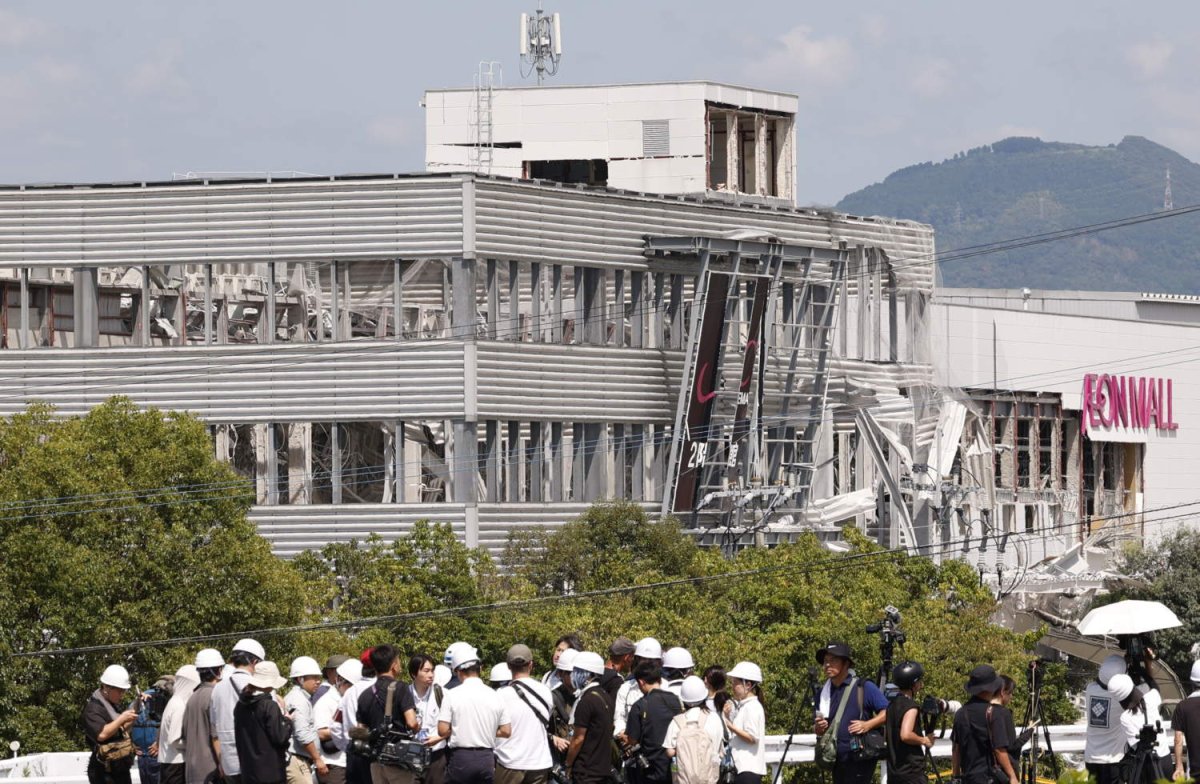 Japonya'daki Depremde Ölü Sayısı 25'e Yükseldi, Kurtulanlar Susuzluk ve Sıcakla Mücadele Ediyor