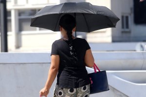 Kıbrıs genelinde bugün kavurucu 39°C sıcaklık ve sert rüzgarlar bekleniyor