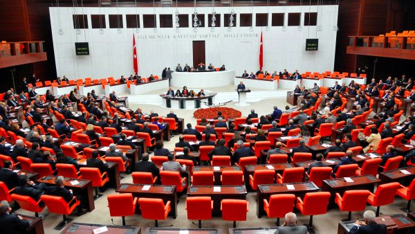 Kuzey Kıbrıs'ın adının 'Kıbrıs Türk Cumhuriyeti' olarak değiştirilmesi teklifi TBMM'de reddedildi