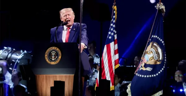 Trump, hava gecikmesinin ardından National Mall'da 4 Temmuz mitinginde konuştu