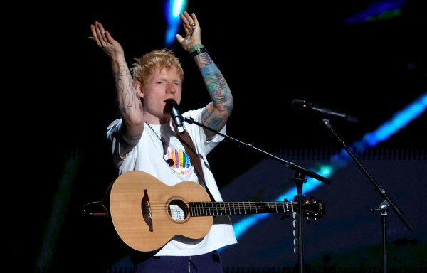 Ed Sheeran, İngiltere Milli Takımı'nı Dünya Kupası Kampında Ziyaret Etti