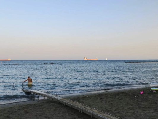 Limassol'un Molos Plajı'nda Dört Kişi Kurtarıldı