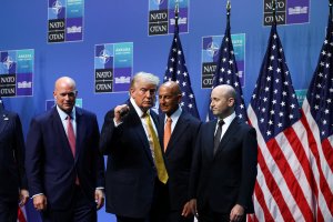 Trump, Suriye'yi ABD Terör Destekçisi Listesinden Çıkarma Kararı Aldı