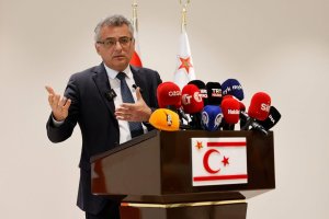 Erhurman, Ayia Napa'da saldırıya uğrayan Kıbrıslı Türk'ün öldüğü iddialarını yalanladı