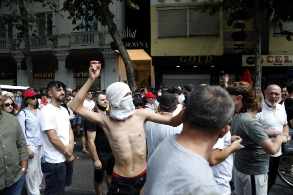 Arnavutluk'ta Kushner Tatil Köyü Protestolarında Polisle Çatışma
