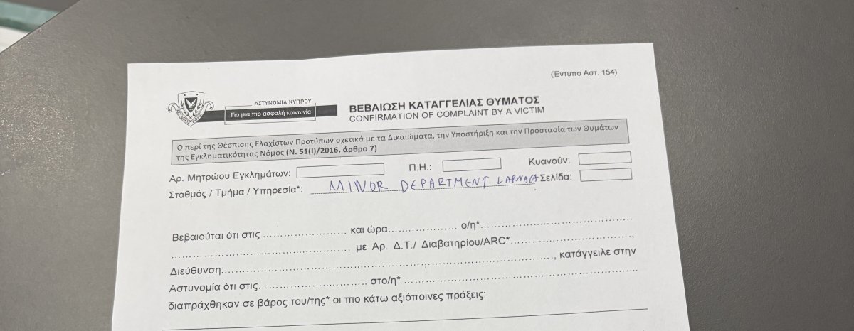 Larnaka'da futbol şiddeti: Turist çiftin kiralık aracı hasar gördü