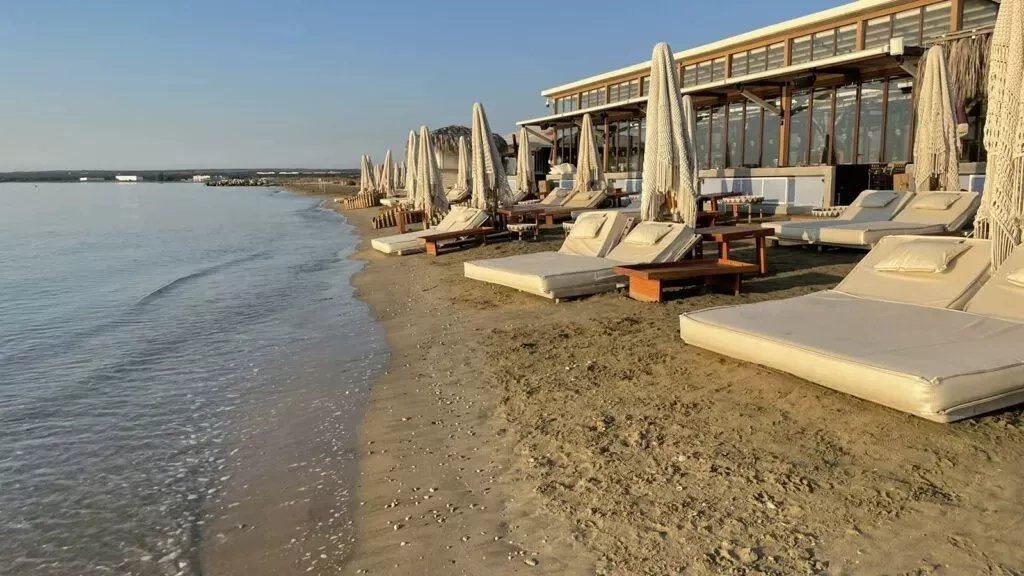 Lady's Mile Plajı'ndaki İhlaller Çevre Örgütlerini Harekete Geçirdi