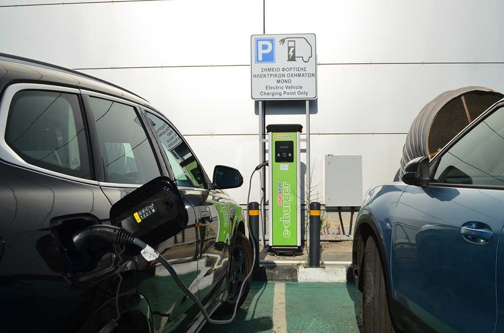 Kıbrıs 2030'a Kadar 85.000 Elektrikli Araç Hedefliyor, Ancak Nasıl?