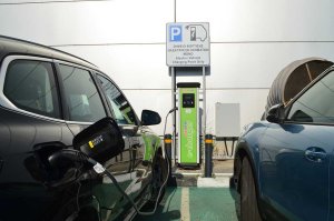 Kıbrıs 2030'a Kadar 85.000 Elektrikli Araç Hedefliyor, Ancak Nasıl?