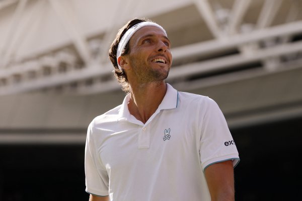 Novak Djokovic Wimbledon'da 105. Galibiyetini Alarak Federer'in Rekorunu Egale Etti