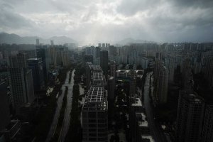 Çin'de Typhoon Bavi Yaklaşırken Yüz Binlerce Kişi Tahliye Edildi
