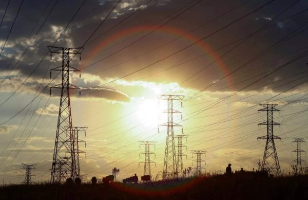 Kıbrıs'ta Elektrik Arzı Kritik Seviyede: Akşam Pik Saatlerinde Kesinti Riski