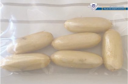 Larnaka Havalimanı'nda Tutuklanan Şüpheli Vücudundan 110 Paket Kokain Çıkardı