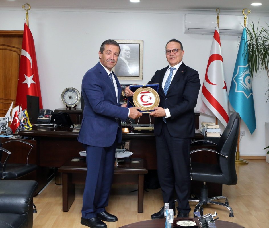 Ertuğruloğlu, Türkiye'den Bozay ile Görüştü