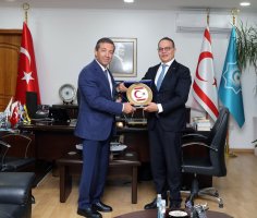 Ertuğruloğlu, Türkiye'den Bozay ile Görüştü