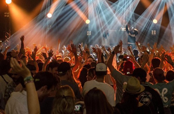 Girit'te Festivalde Kızla Dans Eden Kıbrıslı Gence Saldırı