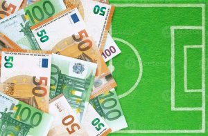 Güney Kıbrıs'taki Futbol Kulüpleri 1 Milyon Euro'luk Vergi Borcu Nedeniyle Hesaplarının Dondurulması Tehlikesiyle Karşı Karşıya