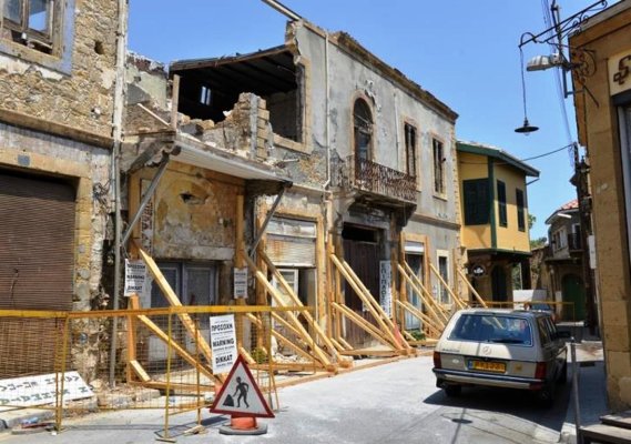 Lefkoşa'da Tehlikeli Binalar Haritası Türkçeye Çevrildi