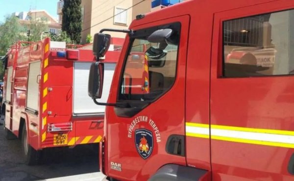 Lefkoşa'da park halindeki iki araç yangında hasar gördü