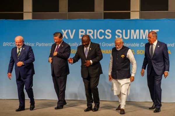 İran BRICS Kalkınma Bankası'na Yakında Katılacak