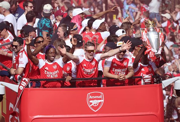 Arsenal, Yenilenen Premier Lig'de Şampiyonluğunu Savunmaya Başlıyor