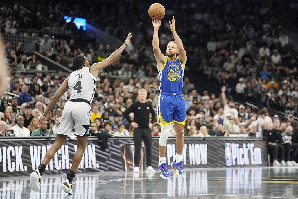 NBA Süperstarı Curry, Kariyerini Warriors Formasıyla Noktalamak İstiyor