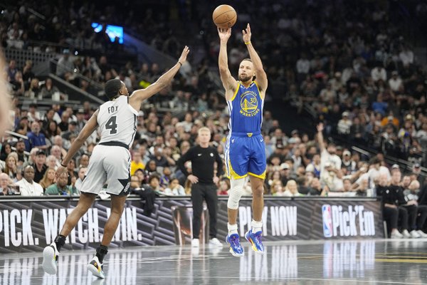NBA Süperstarı Curry, Kariyerini Warriors Formasıyla Noktalamak İstiyor