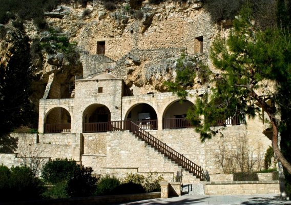 Manastır Saldırısı Sonrası 16 Ağustos'ta Tonsur İçin Novácie Keşiş