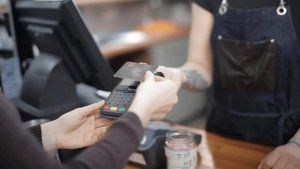 Kıbrıs'ta İşletmeler Euro Bölgesi'nde En Az Nakit Kabul Eden Ülke