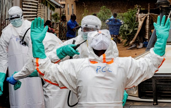 Kongo'da Ebola Salgını Yeni İlde Ölüme Neden Oldu
