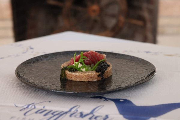 Kingfisher: Modern Kıbrıs Deniz Ürünleri Dining Modeli