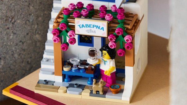 LEGO, Restoranlar Dünyası'nda Yunan Taverna Setini Tanıttı