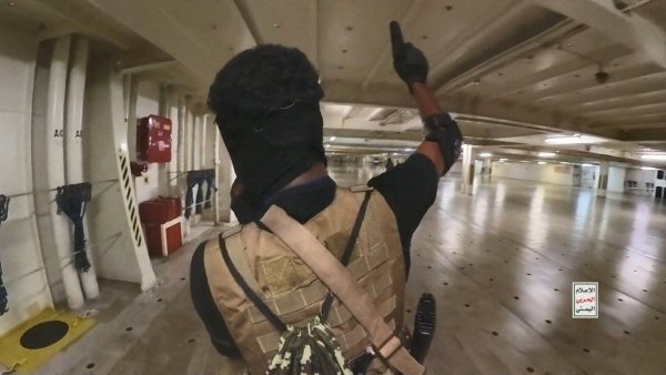 Yemen'in Houthi Güçleri, Suudi Aramco Jazan Rafinerisine Saldırdıklarını Açıkladı, Yangın Söndürüldü