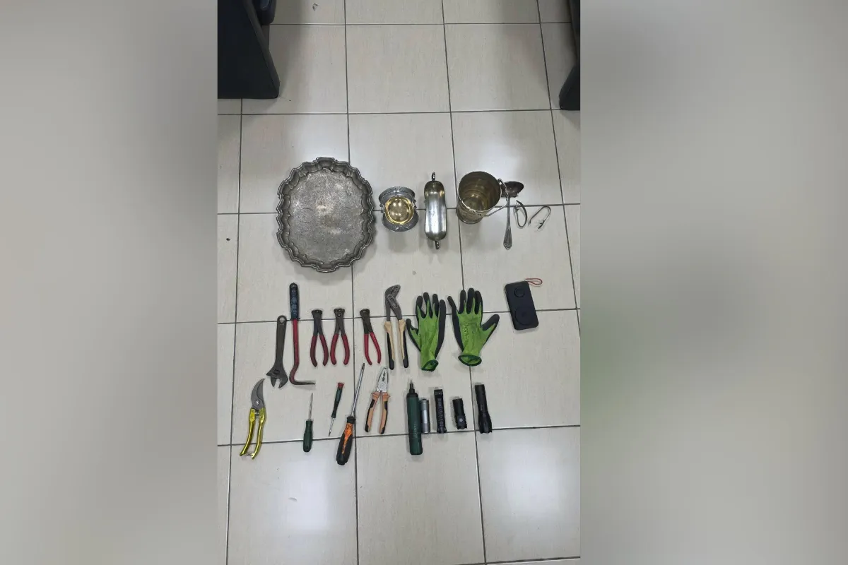 Larnaca'da Bisiklet Sürücüsünün Çantasında Hırsızlık Araçları Bulundu