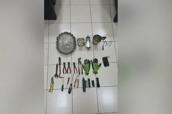 Larnaca'da Bisiklet Sürücüsünün Çantasında Hırsızlık Araçları Bulundu