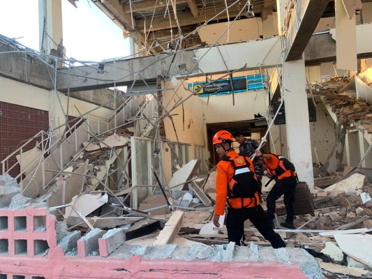 Endonezya'da 7.7 Büyüklüğünde Deprem: En Az 5 Ölü