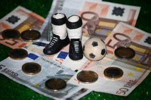 Moussiouttas'tan futbol kulüplerine çağrı: Sosyal Sigorta borçları 14 Eylül'e kadar ödensin