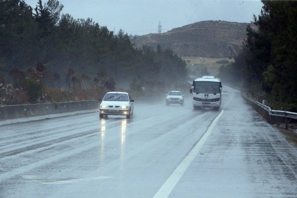 Şiddetli Yağmur Nedeniyle Karayollarında Dikkatli Olun