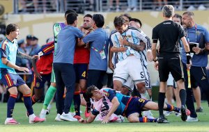 Arjantin'e Dünya Kupası finali kavgasından ağır ceza: Paredes'e 10 maç men, ülkeye dev para cezası