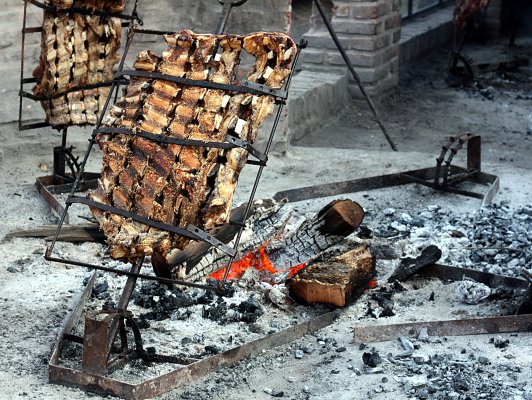 Arjantin Mutfağının En Dayanıklı Geleneklerinden Biri: Asado