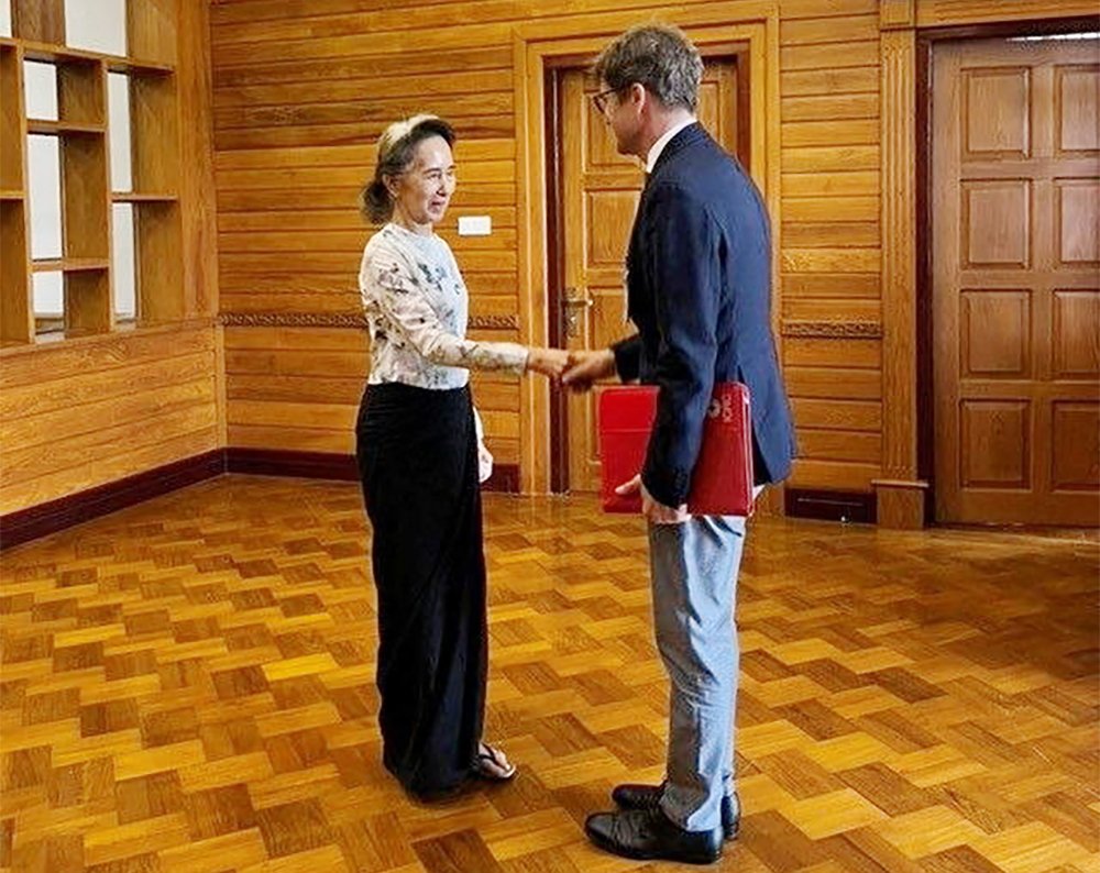 Myanmar, Suu Kyi'nin 2021 Darbesinden Bu Yana İlk Görüntülerini Yayınladı