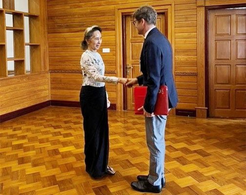 Myanmar, Suu Kyi'nin 2021 Darbesinden Bu Yana İlk Görüntülerini Yayınladı