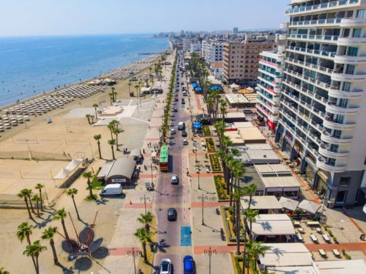 Larnaca Turizmi Ağustos Ayında Son Dakika Rezervasyonlarıyla Canlanıyor