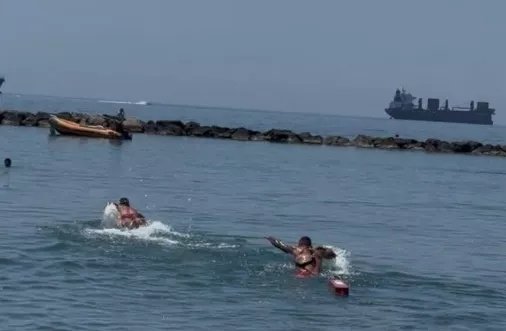 Limassol Canlı Kaydetmek İçişleri İki Genç Kızı Güçlü Akıntılardan Kurtardı
