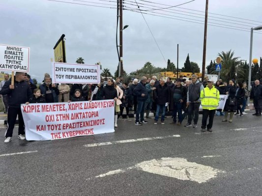 Mazotos sakinlerinden mobil tuzdan arındırma ünitesine karşı yeni protesto