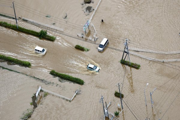 Tokyo'da Rekor Yağmur: Binlerce Yolcu Narita Havalimanı'nda Mahsur Kaldı